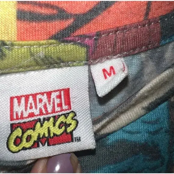 Marvel Comics Super Hero Colorful Graphic PrintCrew Neck T-Shirt Size Medium